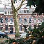 Bed & Breakfast Oranjepark 4*