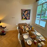 Oranjepark Bed & Breakfast 4*