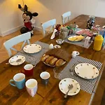 Oranjepark Bed & Breakfast 4*