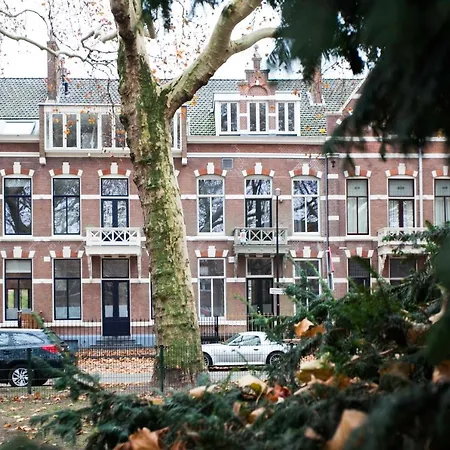 Couette-café Oranjepark 4*