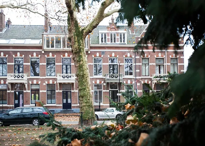 Bed & Breakfast Oranjepark 4*